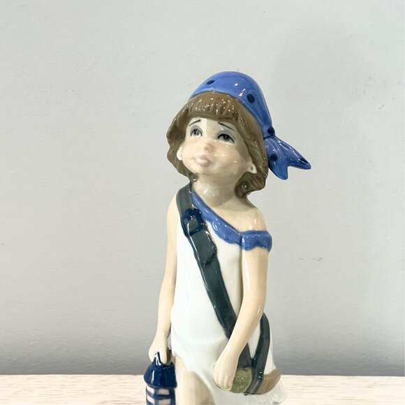 Vintage Casades Pirate Girl Porcelain Figurine - Picture 2 of 7